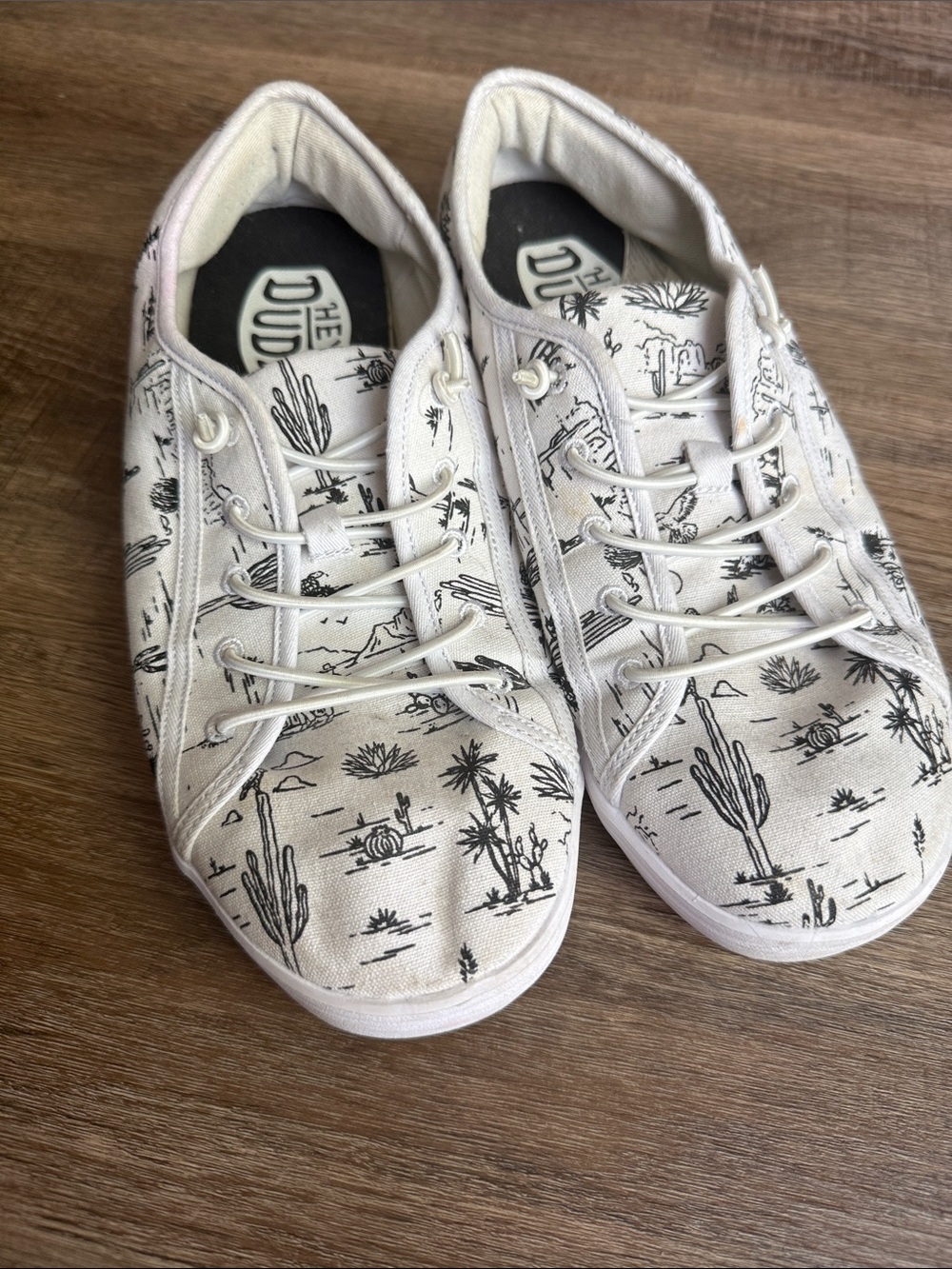 Men’s HeyDudes size 11 desert  Print